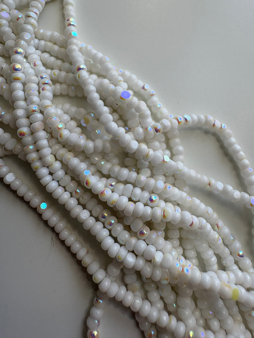 Mousetracks - Fancy Finish Sheen Beads 11/0 Hank