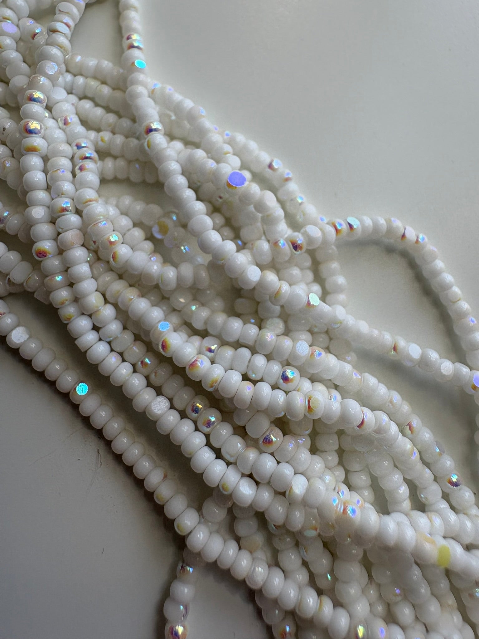 Mousetracks - Fancy Finish Sheen Beads 11/0 Hank